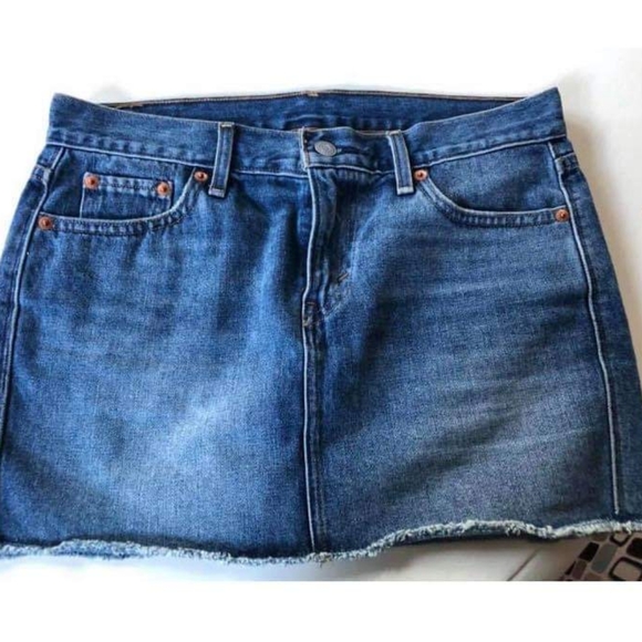 Levi's Cut-off denim jean skirt size 25 - Picture 1 of 3